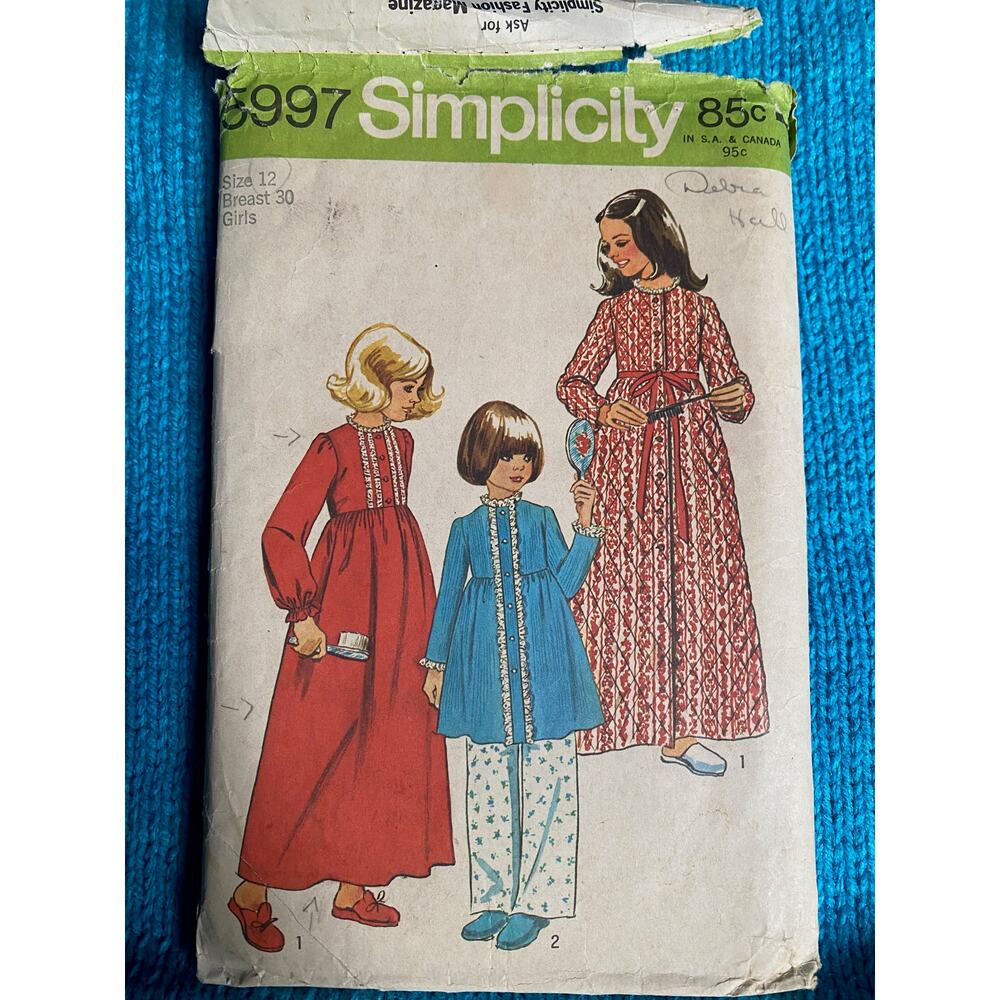 Simplicity sewing pattern  5997 kids nightgown and robe